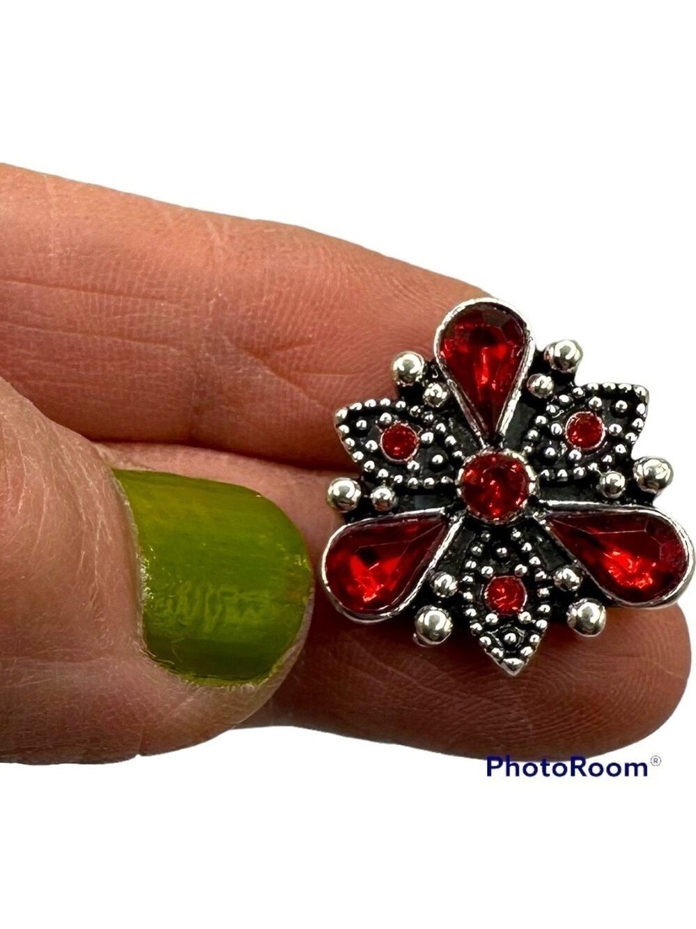 Ginger Snap #208 - “Red Pinwheel Flower” For 18mm Snap Jewelry!